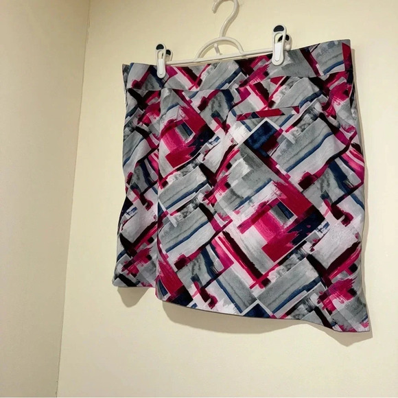 Women’s NWT IZod Golf Brand Pink and Blue Pattern Print Mini Golf Skirt Size 12 - Picture 9 of 11